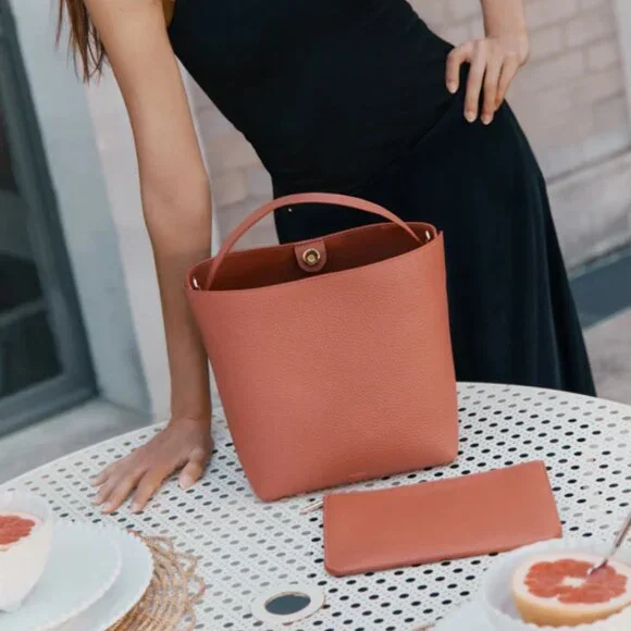 NWOT Cuyana Linea Bag in Terracotta Pebbled Leather - Picture 15 of 17